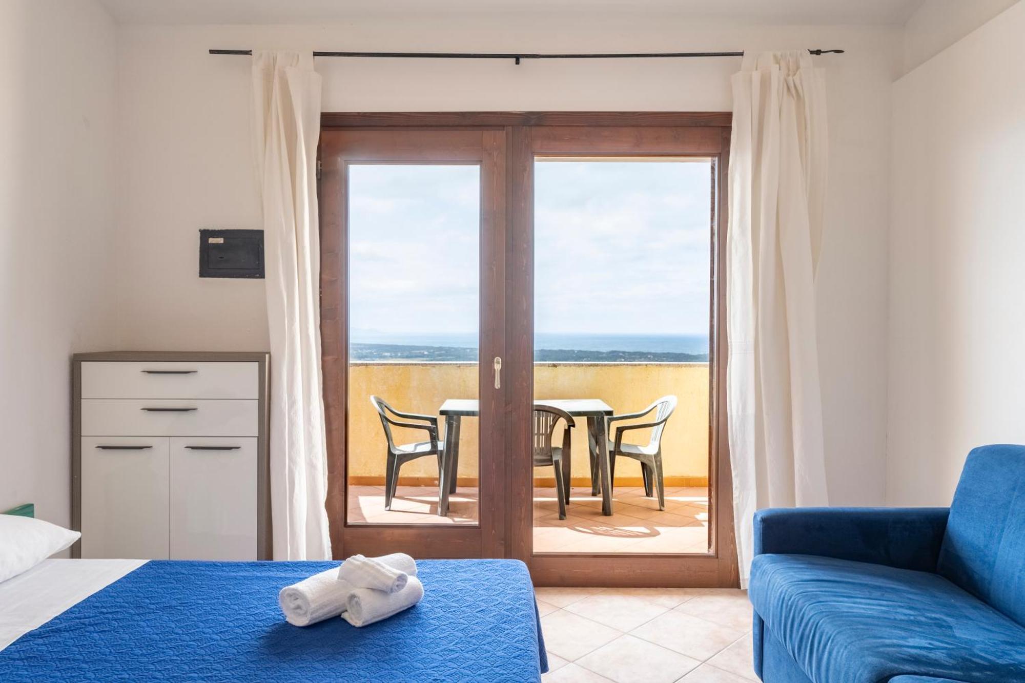 Il Borgo Di Badesi Lejlighedshotel Eksteriør billede